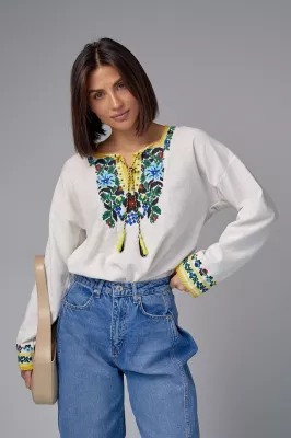 Вишиванка жіноча з квітковим візерунком і мереживом - 15631