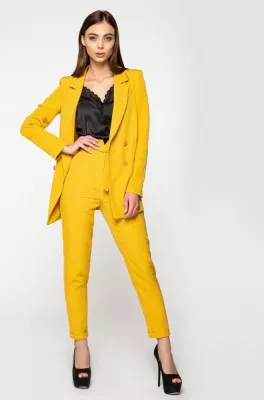Модный брючный костюм 3035 горчица
